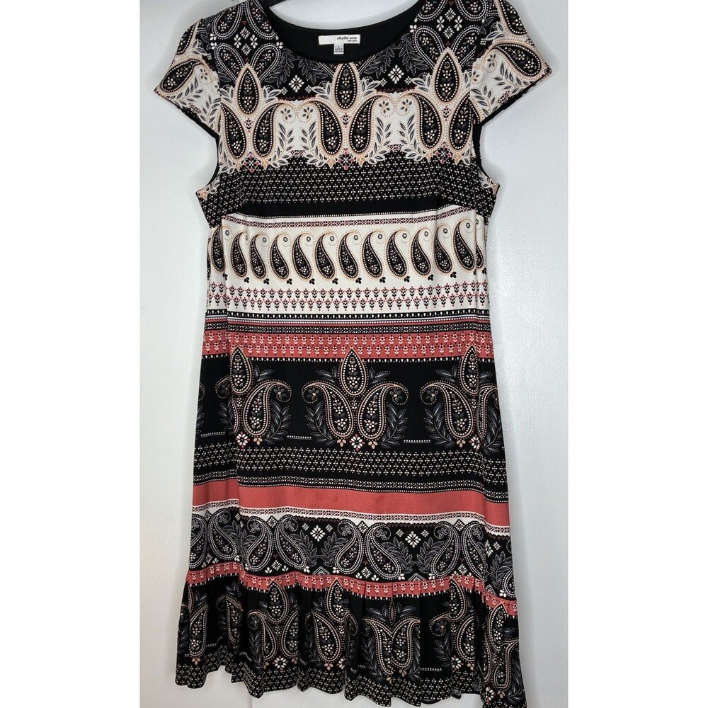 Women's Paisley stretch dress Size L Cap Sleeves Flirty Pleated Hem Midi